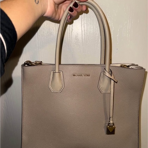 Michael Kors Handbags - Michael Kors Taupe Leather Tote